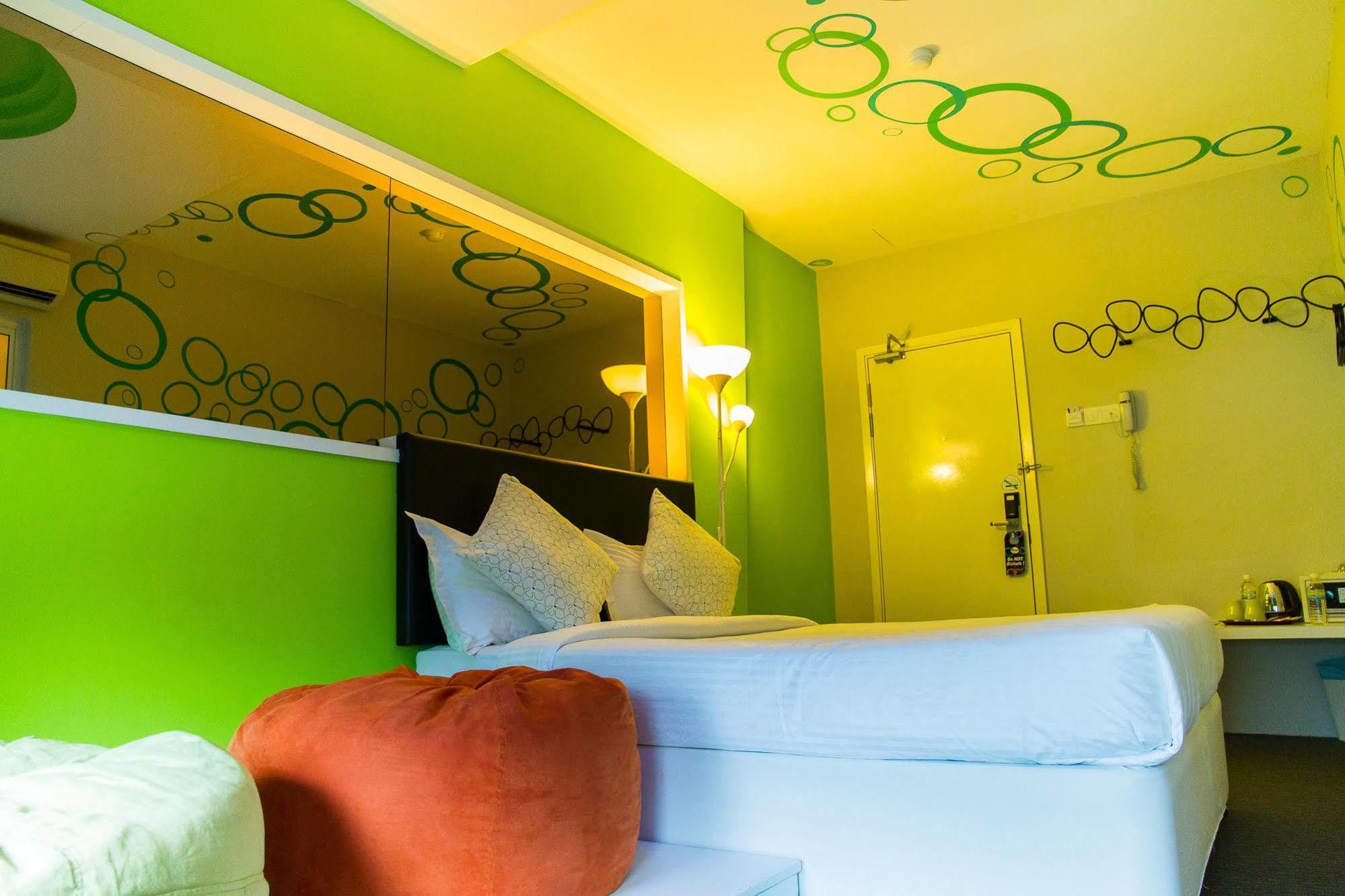 Bliss Boutique Hotel Джохор Бахру Екстериор снимка