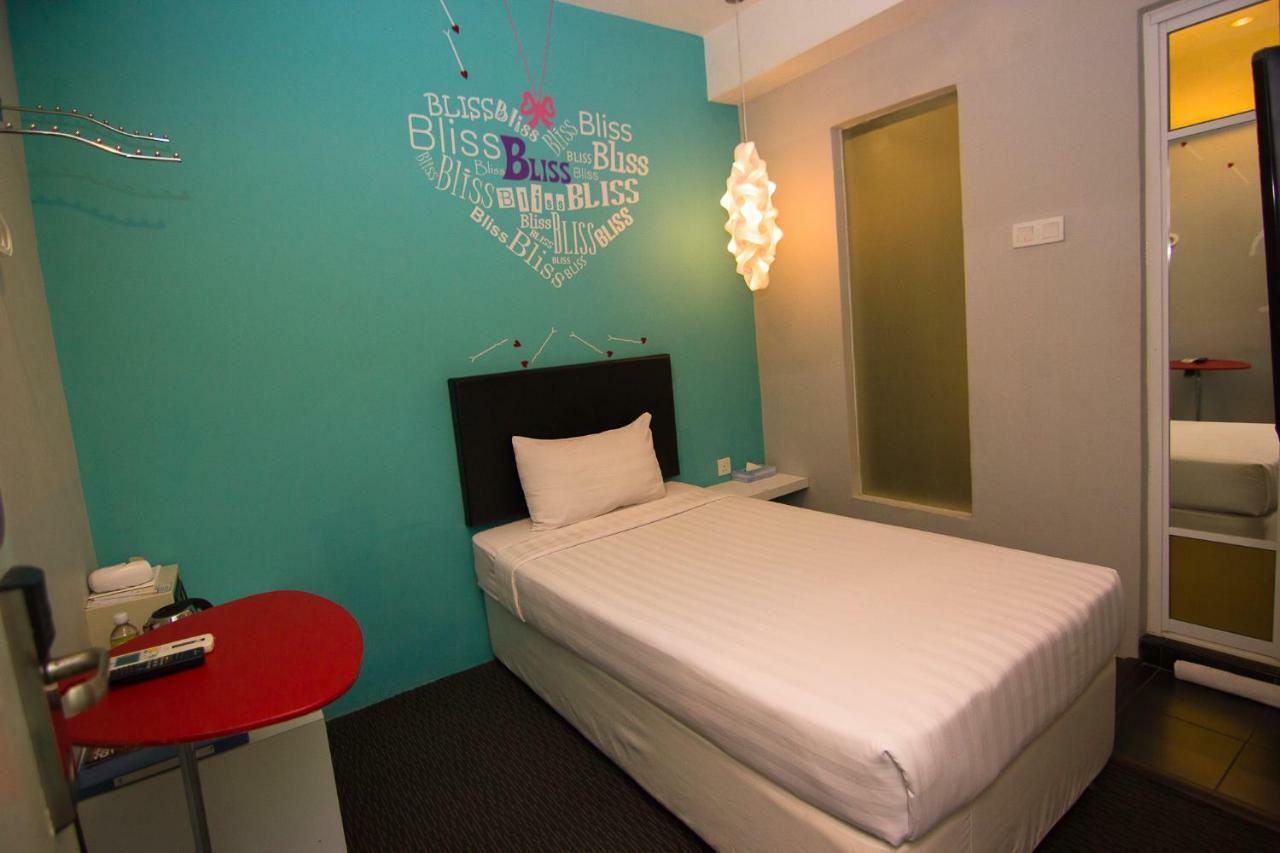 Bliss Boutique Hotel Джохор Бахру Екстериор снимка